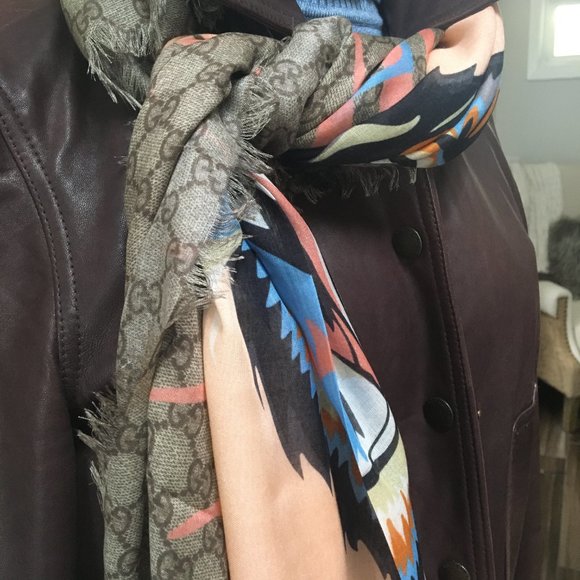 Gucci Scarf/Wrap - Picture 4 of 14